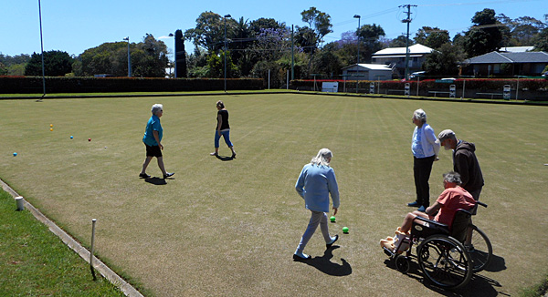 Roslyn Lodge residents playing Bocce at Mt Tamborine Bowls Club Roslyn Lodge residents playing Bocce at Mt Tamborine Bowls Club