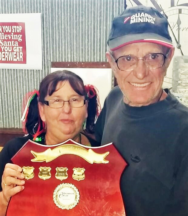 Gavan Jolley receives the Maxwell Andrews Perpetual Award 