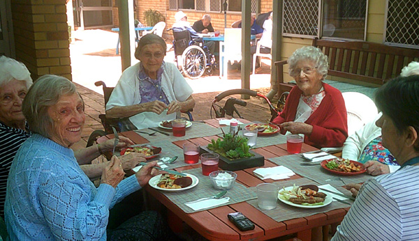 Residents at Roslyn Lodge enjoyed a nice BBQ day